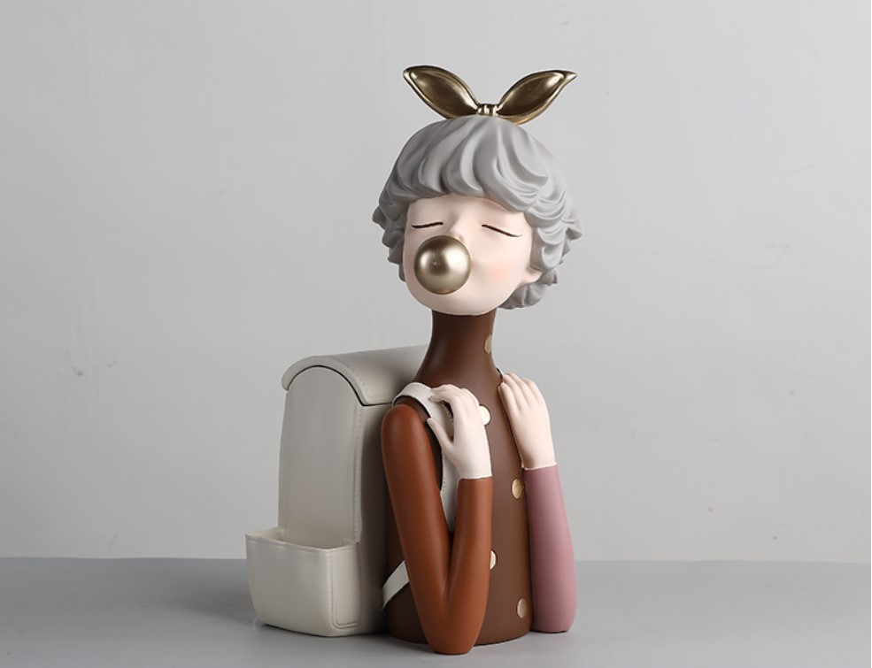 decor de ban tuong co gai trang tri