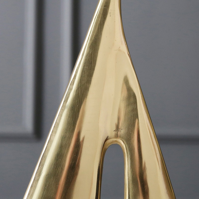 Thuận buồm xuôi gió để bàn