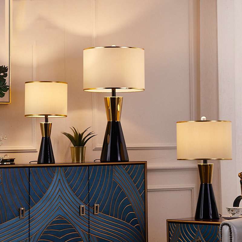 Đèn bàn trang trí nội thất