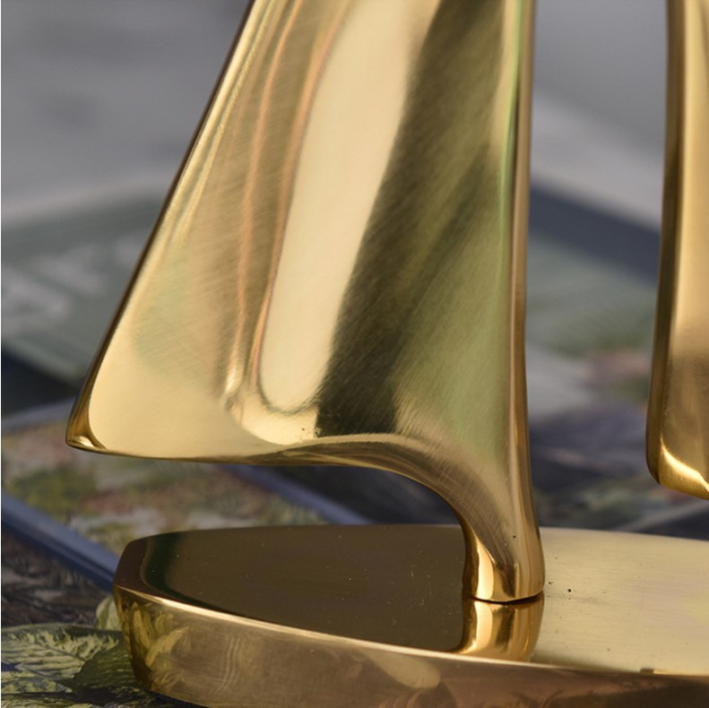 Thuận buồm xuôi gió để bàn