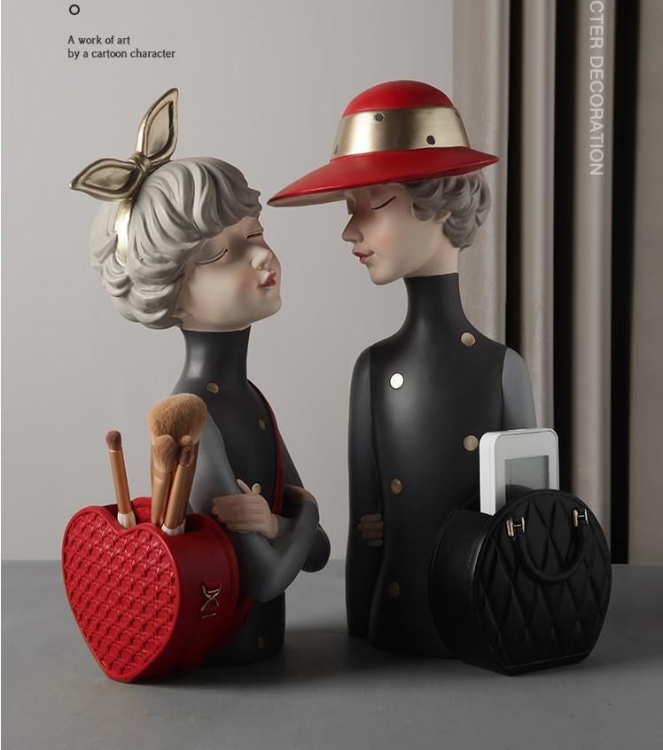 decor de ban tuong co gai trang tri