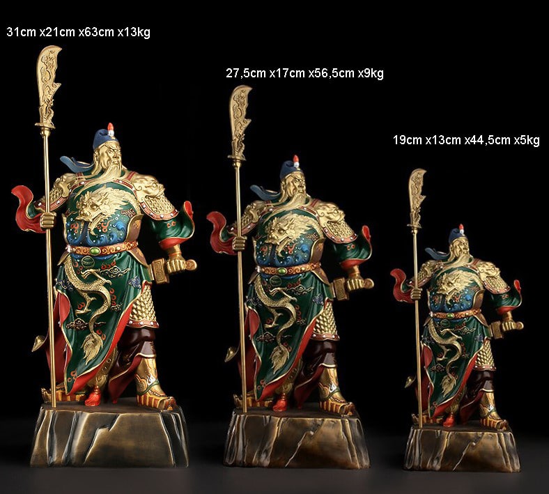 Dân buôn bán thường xuyên thờ cúng mẫu tượng Quan Công đọc sách để cầu may