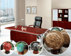 cach-dat-qua-cau-phong-thuy-tren-ban-lam-viec