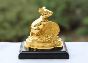 vat-phong-thuy-de-ban-lam-viec-tuoi-binh-ty