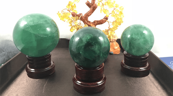 Chọn vật phong thủy để bàn làm việc tuổi Tân Dậu