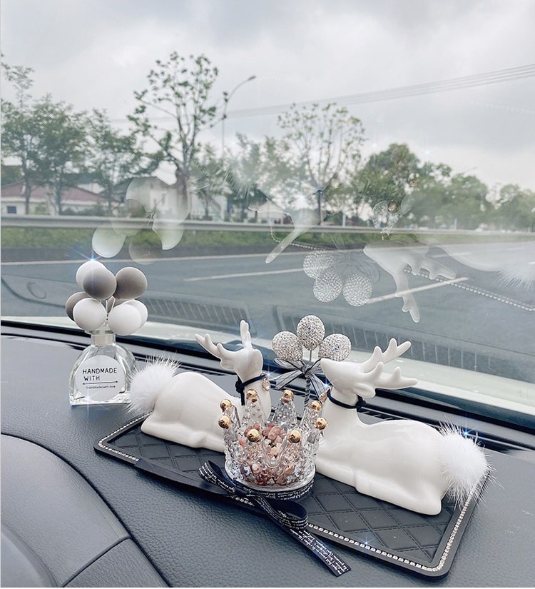 Đồ trang trí xe oto cặp hươu trắng