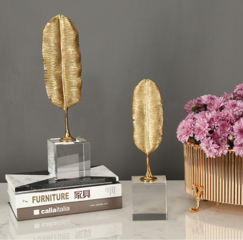 Cặp lá vàng trang trí bàn làm việc