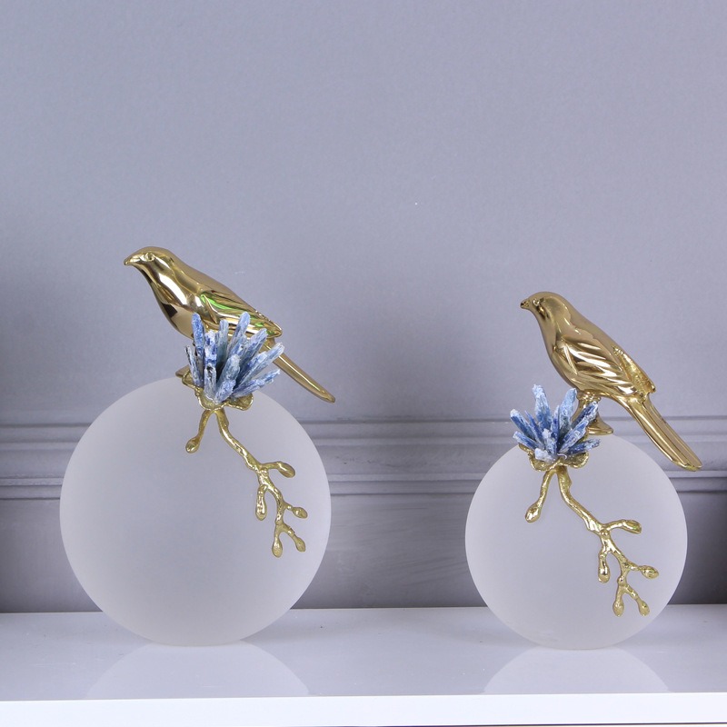 Mẫu chim pha lê để tủ kệ phòng khách