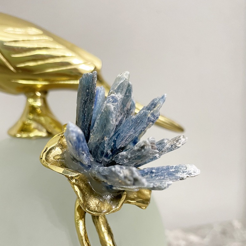 Mẫu chim pha lê để tủ kệ phòng khách