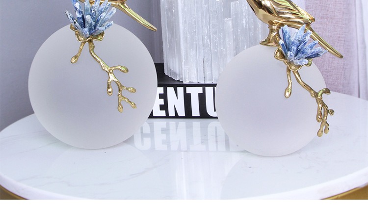 Mẫu chim pha lê để tủ kệ phòng khách