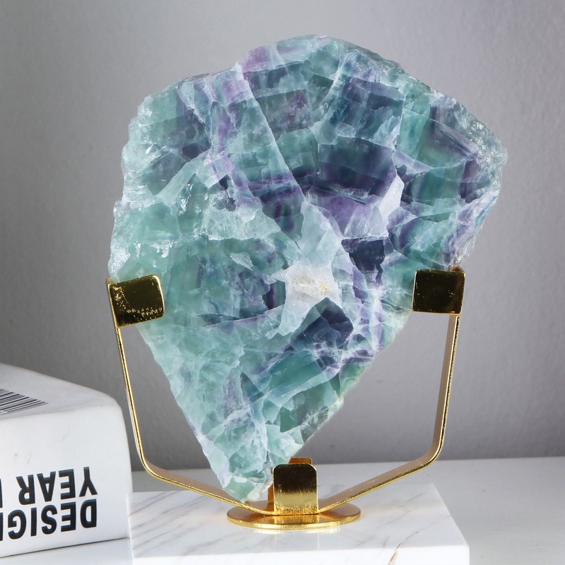 Đá pha lê tự nhiên trang trí phòng khách hiện đại