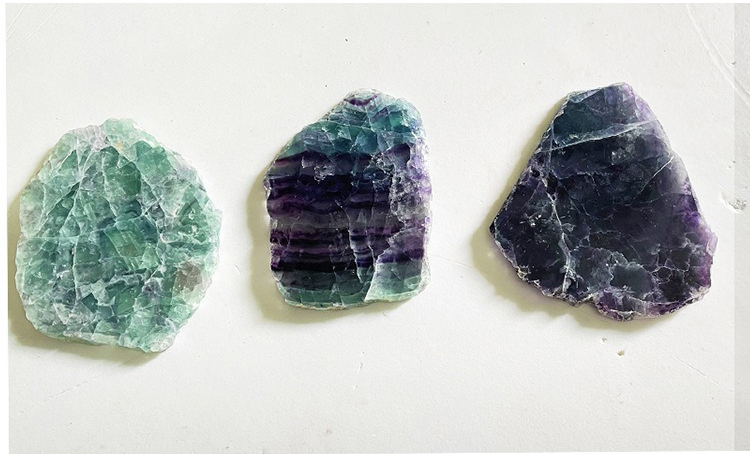 Đá pha lê tự nhiên trang trí phòng khách hiện đại