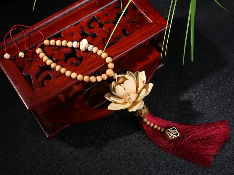 Dây treo phong thủy xe hơi hoa sen