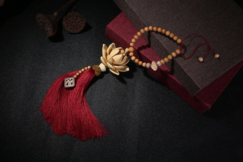 Dây treo phong thủy xe hơi hoa sen