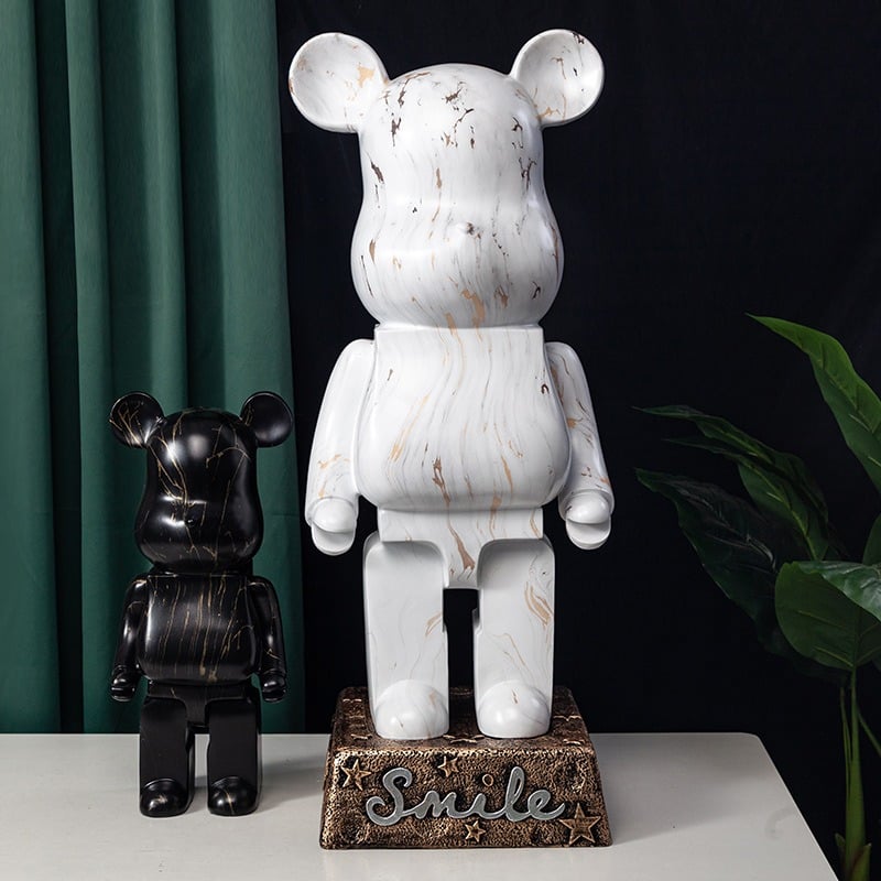 Gấu bearbrick trang trí nội thất