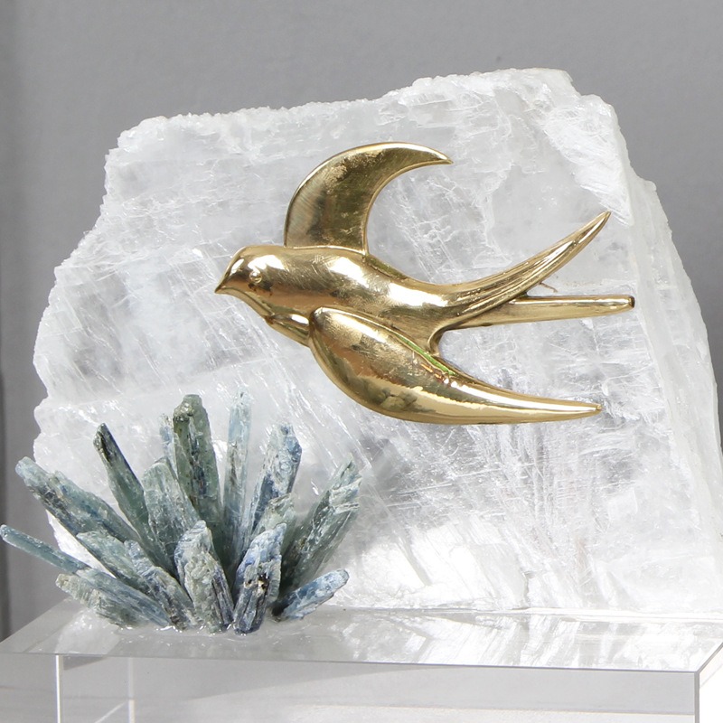 Mô hình hoa pha lê sang trọng bày phòng khách