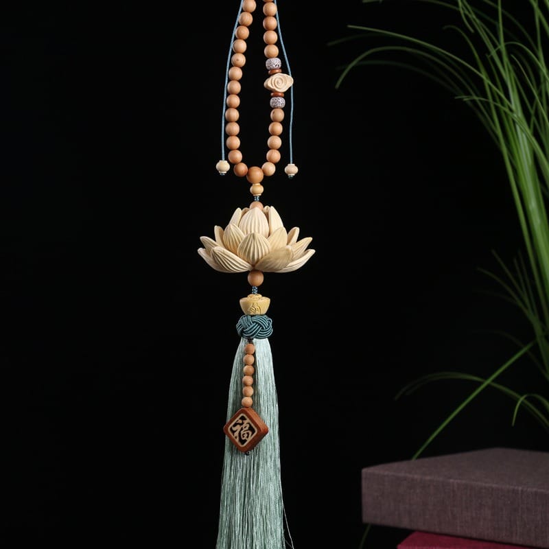 Dây treo phong thủy xe hơi hoa sen may mắn