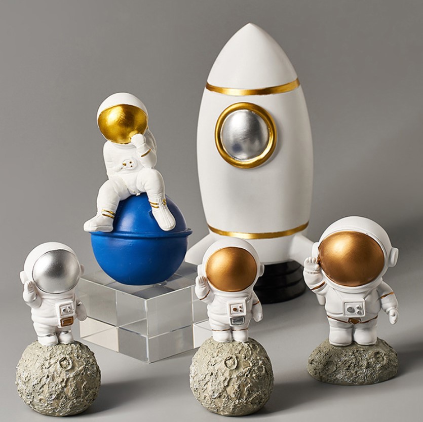 Tượng phi hành gia mini để bàn