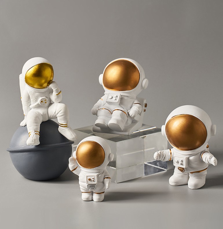 Tượng phi hành gia mini để bàn