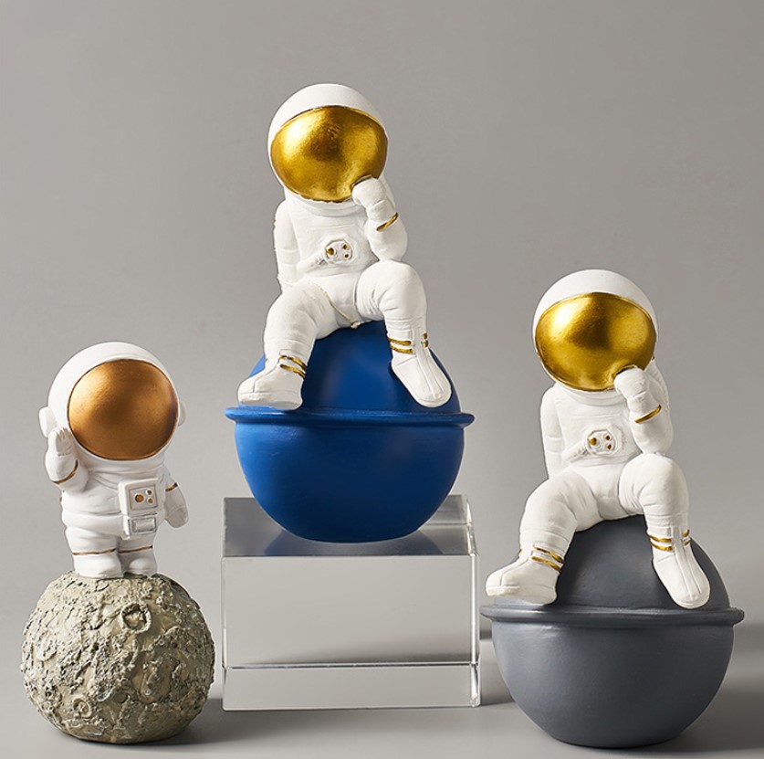 Tượng phi hành gia mini để bàn