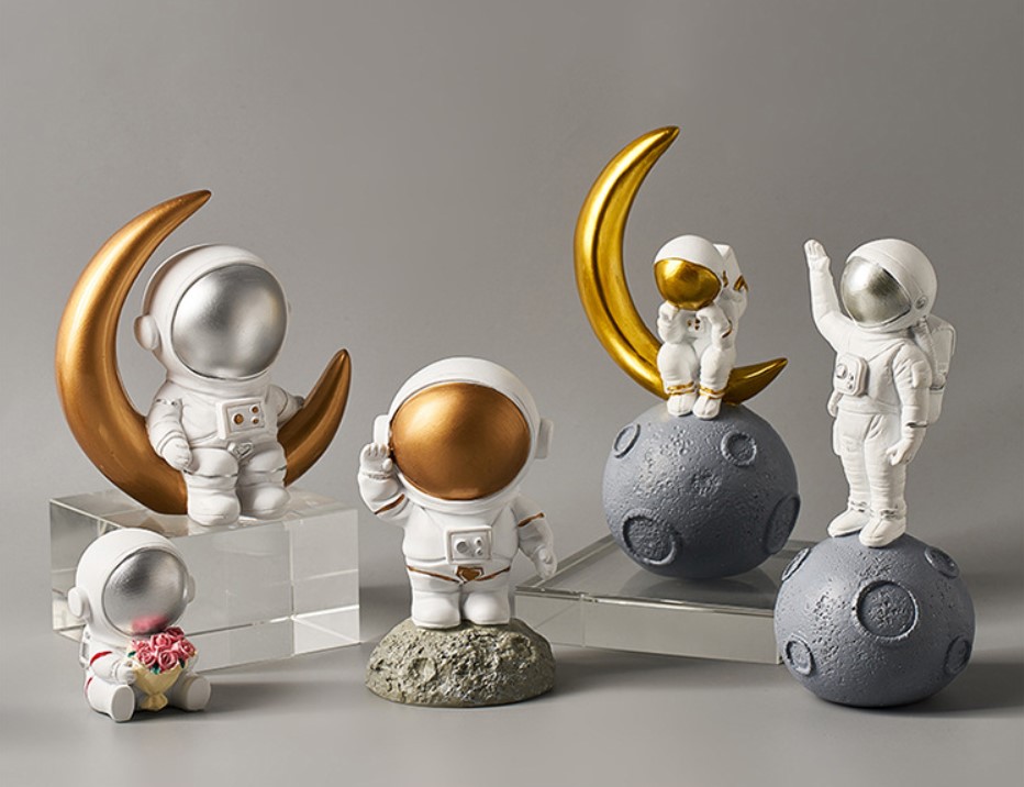 Tượng phi hành gia mini để bàn