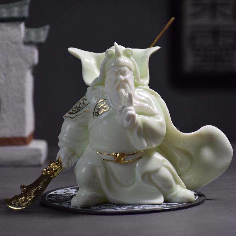 Tượng Quan Công đặt Taplo oto