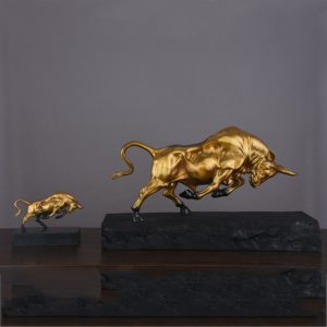 Tượng bò tót đồng đế gỗ lớn