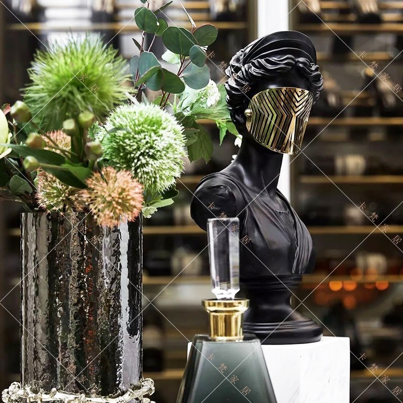 Tượng điêu khắc nghệ thuật "Cô gái bí ẩn"