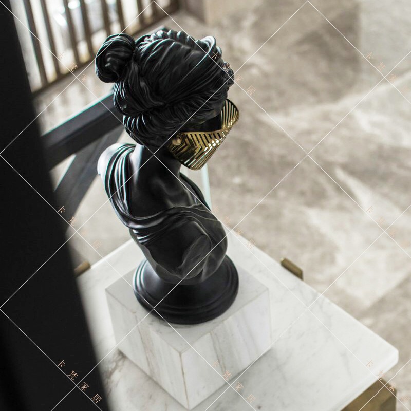 Tượng điêu khắc nghệ thuật "Cô gái bí ẩn"