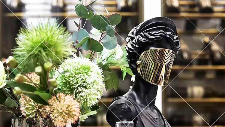 Tượng điêu khắc nghệ thuật "Cô gái bí ẩn"