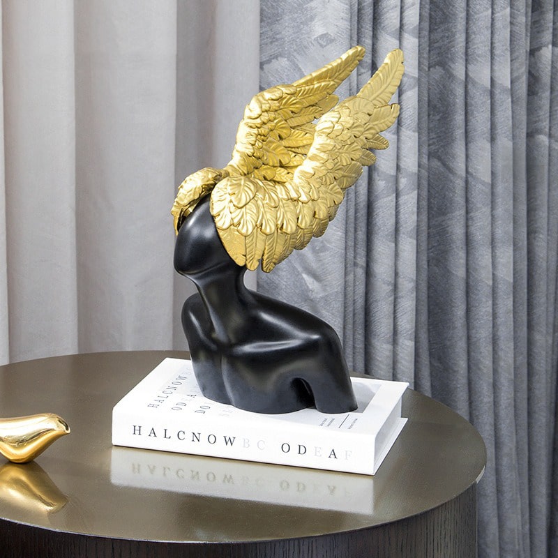 Cặp tượng nghệ thuật "Tiên hắc ám"