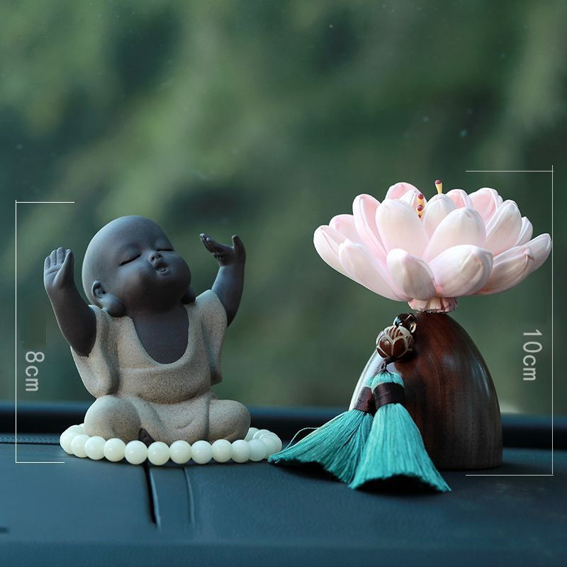 Tượng phật để oto kết hợp hoa sen