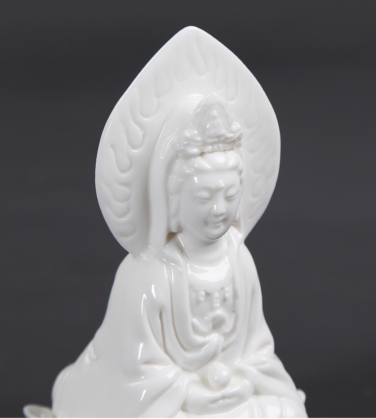 Tượng phật để oto “Phật Bà Quan Âm”