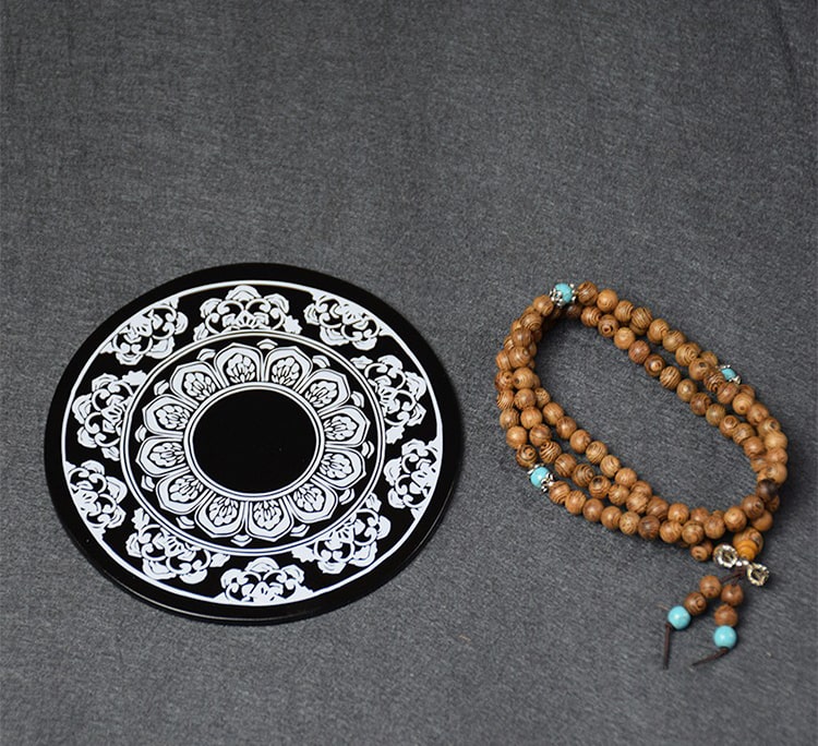 Tượng phật Như Lai tọa đài sen để trên oto