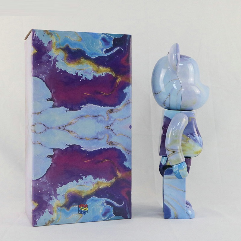 bearbrick van da cam thach