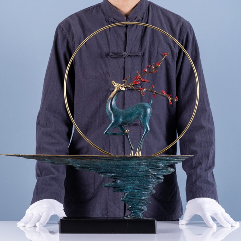 Hươu trên núi trang trí phòng khách