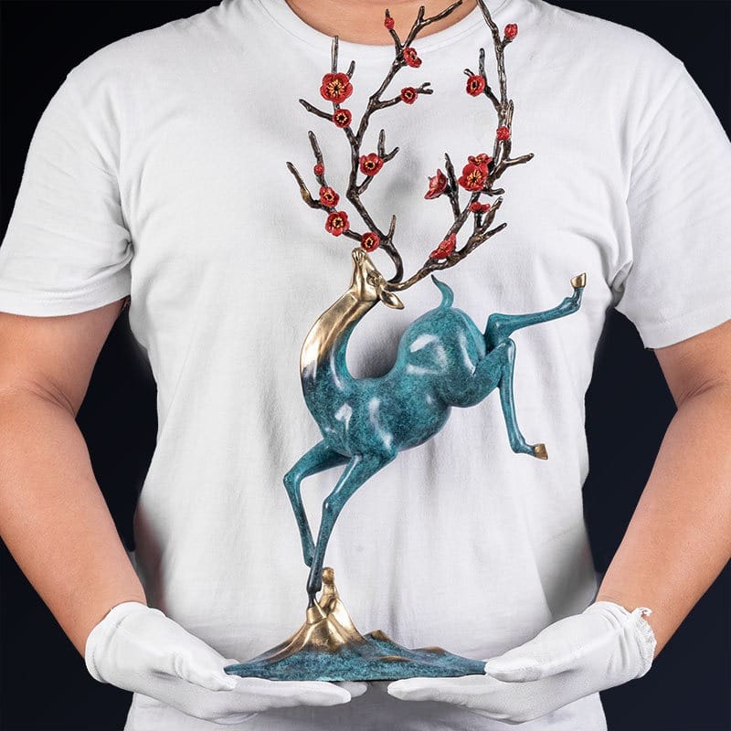 qua tang sang trong tuong huou phong thuy Tượng hươu phong thủy hoa mai đỏ