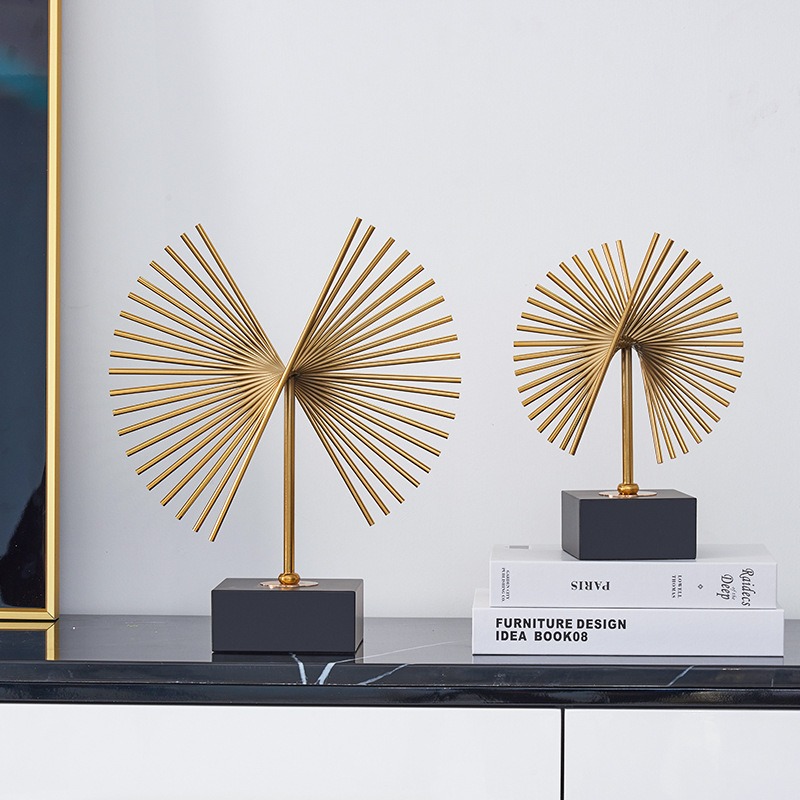 Kèn bay trang trí kệ tủ