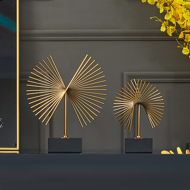 Kèn bay trang trí kệ tủ