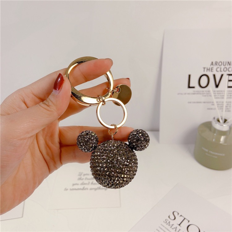 Móc khóa mặt gấu gắn đá nhiều màu Chất liệu: gắn đá pha lê tự nhiên Cách dùng: Dùng làm móc khóa xe oto, treo vào túi xách trang trí hay làm quà tặng, đặc biệt rất hợp với phái đẹp Móc khóa mặt gấu gắn đá dễ thương Móc khóa mặt gấu gắn đá màu đỏ Móc khóa mặt gấu gắn đá màu trắng Móc khóa mặt gấu gắn đá màu xanh Móc khóa mặt gấu gắn đá màu cam Móc khóa mặt gấu gắn đá