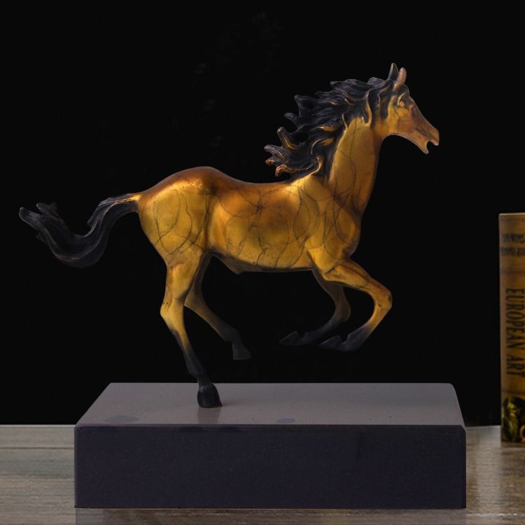 Tượng ngựa bằng đồng đế đá cẩm thạch