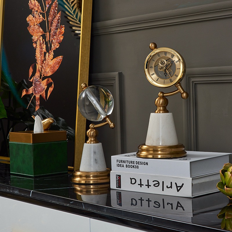 dong-ho-de-ban co dien 1 Đồng hồ phong cách Retro sang trọng