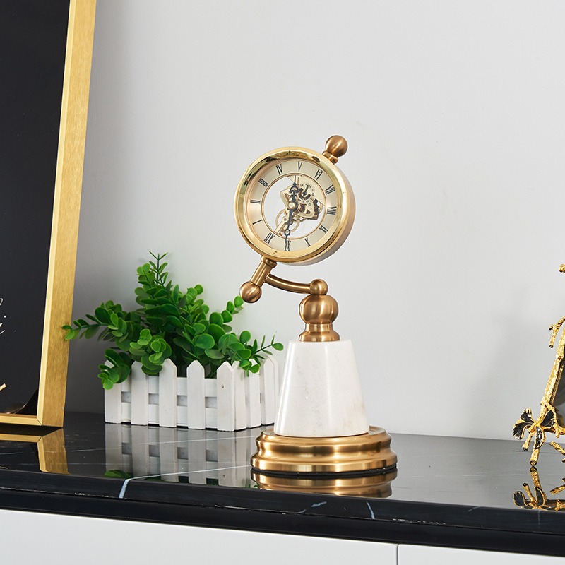 dong-ho-de-ban co dien 4 Đồng hồ phong cách Retro sang trọng