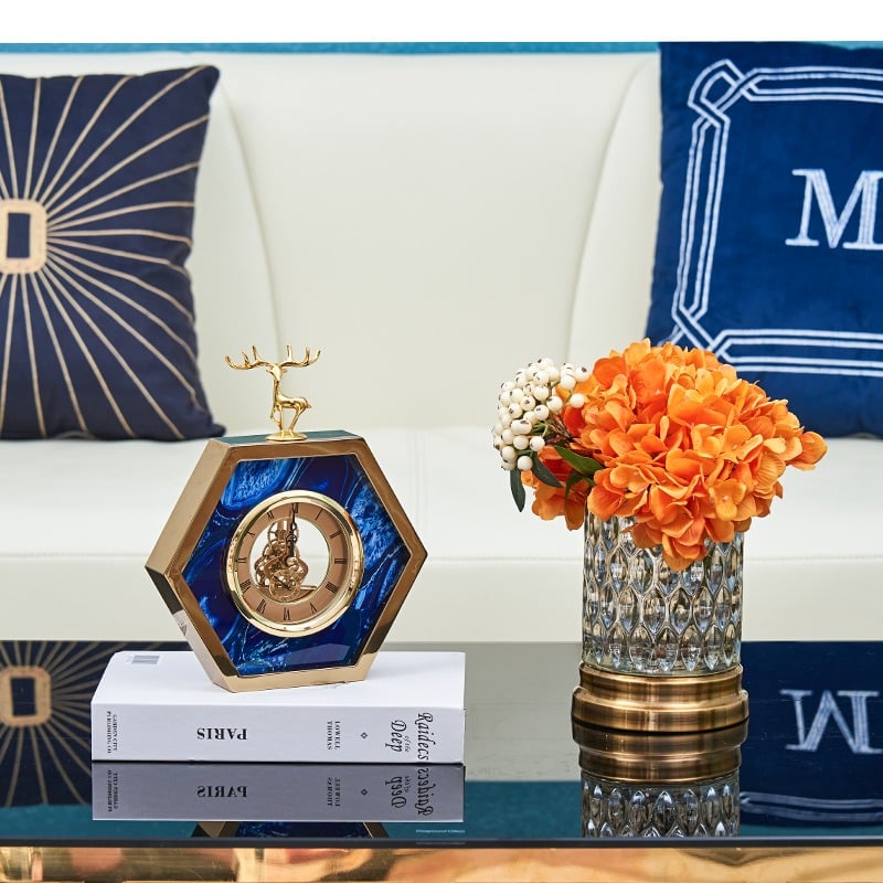 dong-ho-de-ban-hien-dai 1 Đồng hồ để bàn trang trí phòng khách