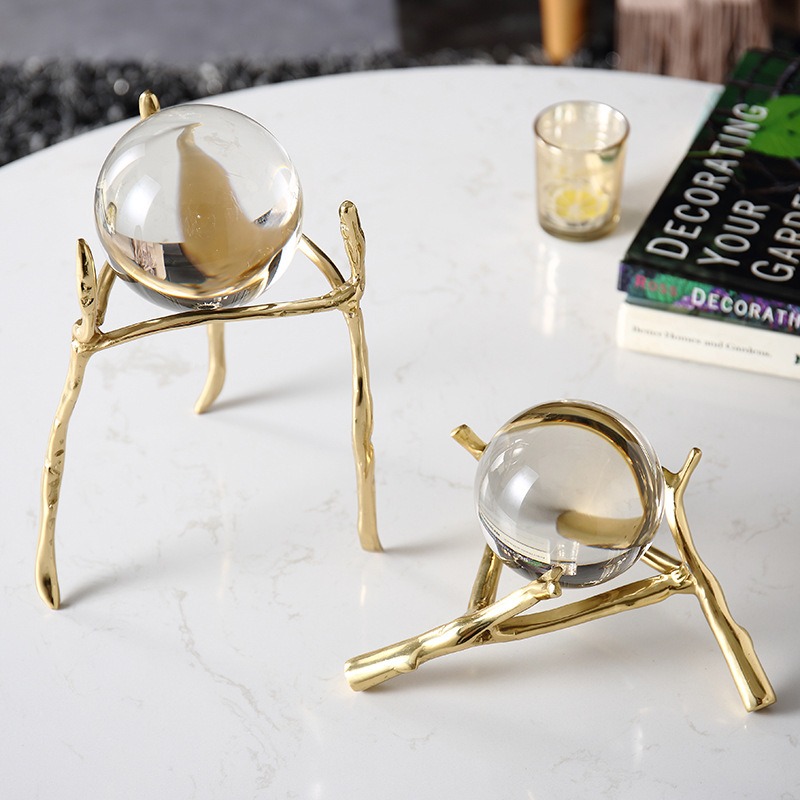 qua-cau-pha-le-sang-tao 2 Quả cầu pha lê sáng tạo trang trí kệ sách