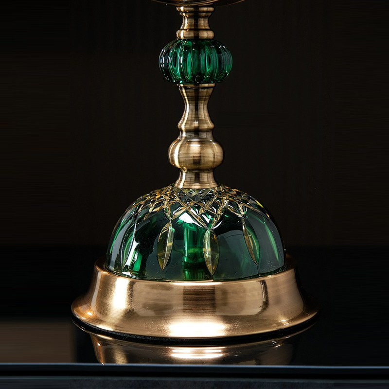 dong-ho-de-ban-kieu-co-dien 5 Đồng hồ để bàn kiểu cổ điển, sang trọng