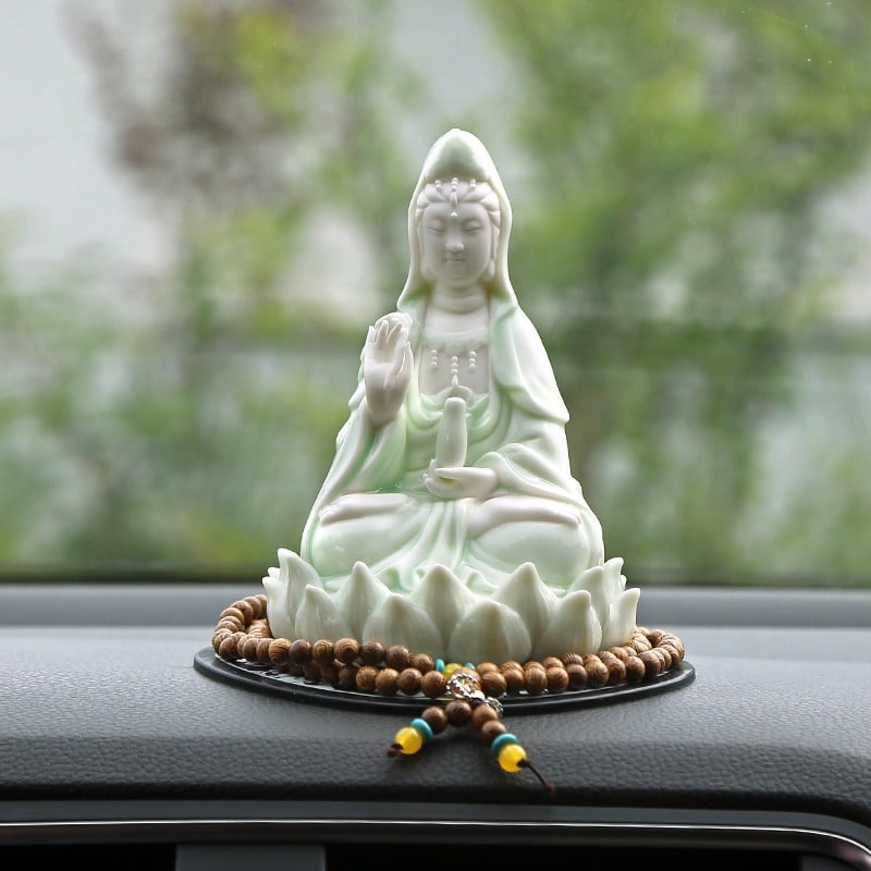 Tượng Quan Âm cầm bình cam lộ để taplo oto