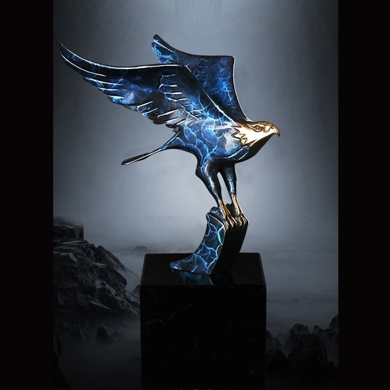 Tượng đại bàng bằng đồng uy phong