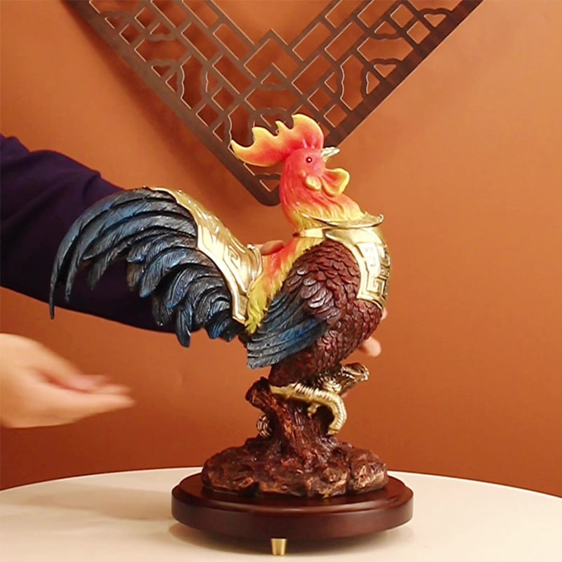 Tượng gà trống vàng may mắn