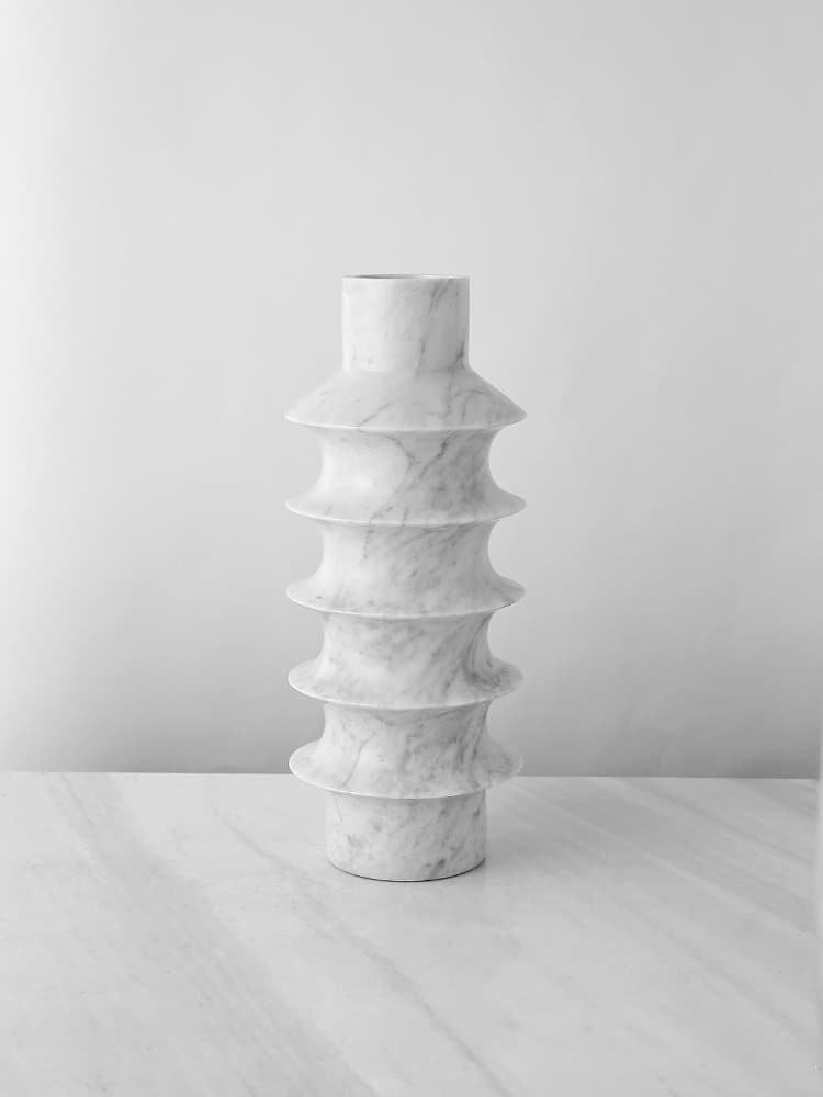 binh-hoa-bang-da-cam-thach 5 Bình hoa bằng đá cẩm thạch tự nhiên